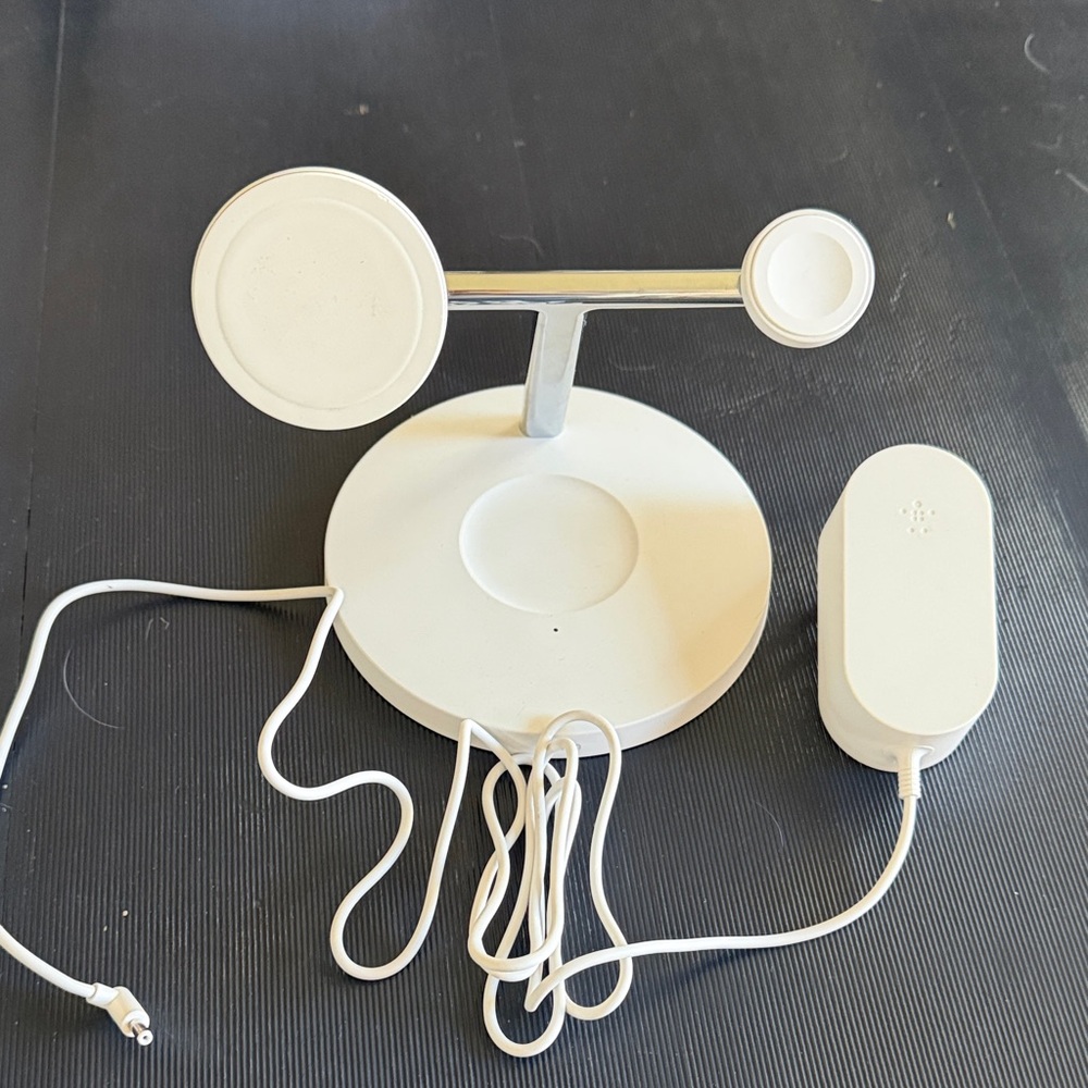 Belkin White Charging Stand with Silver Arm